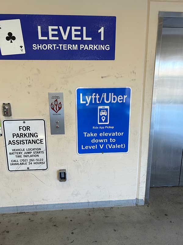 米国ラスベガスのホテル(ストリップ地域)へ移動