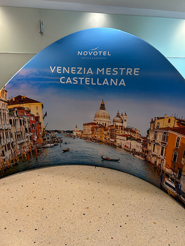 伊ベネチア移動(往路):空港からホテル(国鉄メストレ駅からノボテルホテル)に移動しました