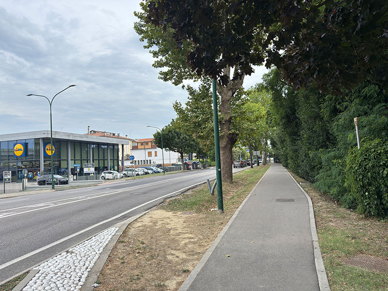 伊ベネチア移動(備忘録):ホテル(ノボテル・メストレ)最寄りのスーパーマーケット/リドル